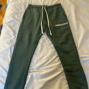 Fear of god Essentials